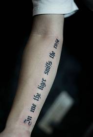 Simple at naka-istilong tattoo ng salitang Ingles