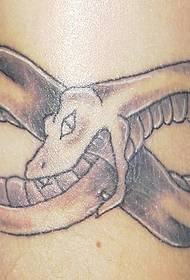 Modello di tatuaggio simbolo infinito serpente
