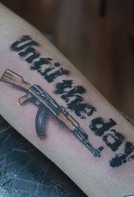 Рука ак пиштољ узорак тетоваже енглеског абецеде