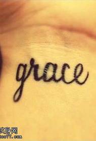 ການເລືອກ tattoo ແບບອັງກິດທີ່ລຽບງ່າຍແລະທັນສະ ໄໝ