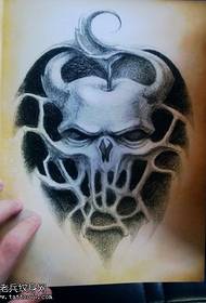 wzór tatuażu jabłko czaszki