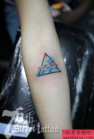 Brazo hermoso triángulo cielo estrellado tatuaje patrón