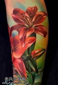 Kruda koloro 3D flora tatuaje
