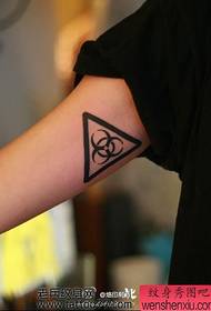Beso totem biokimika ikonoaren tatuaje eredua