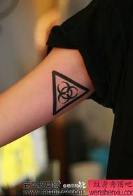 Modello di tatuaggio icona totem braccio biochimica