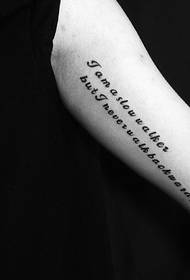 Modello di tatuaggio inglese significativo all'interno del braccio