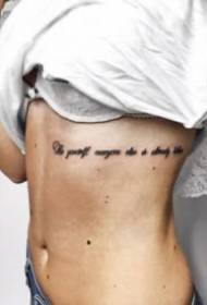 Un gruppo di bellissimi tatuaggi inglesi a frase breve