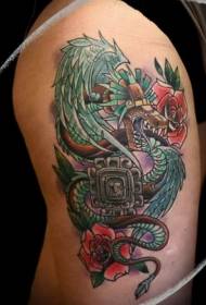 大腿綠色阿茲台克人羽毛蛇與紅玫瑰紋身圖案