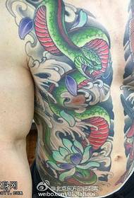 Chest Dragon Tattoo Pattern på bröstet
