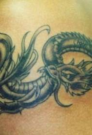 рука татуировки летающего дракона