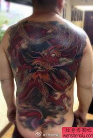 modèle de tatouage de dos de dragon dominateur classique
