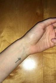 meisje pols op swarte ienfâldige line lyts frysk symboal Tattoo-ôfbyldings