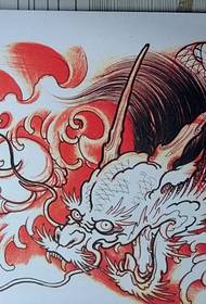 modello tradizionale del tatuaggio del rubinetto di personalità