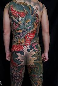 Klasičen tradicionalni vzorec tatoo velikega modrega zmaja