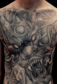 Rôzne časti tetovania draka zlého draka sú veľmi nadradené
