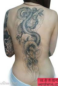 Mga batang babae bumalik klasikong tradisyonal na pattern ng tattoo ng dragon