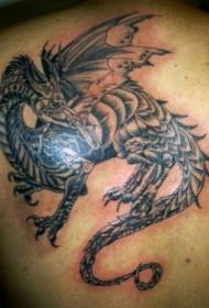 Modello misterioso del tatuaggio del drago nero