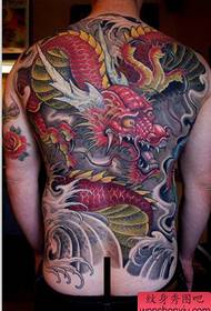 Preporučite tradicionalni uzorak tetovaže zmaja s potpunim leđima