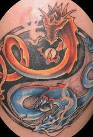 Yin Yang Gossip Modello del tatuaggio del drago di fuoco del drago di acqua dipinto