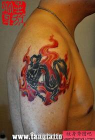 ragazzi bel bel totem arowana fiamma tatuaggio modello