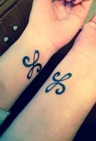 coppie braccia su linee nere simboli letterari creativi tatuaggio immagini