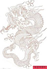 Pánský klasický rukopis s tetováním draka na celé zadní linii