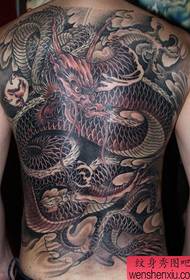 dominerande hel rygg dragon tatuering mönster