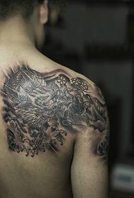 modello di tatuaggio del drago malvagio prepotente
