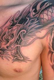 супер личност на татуировката на раменния дракон