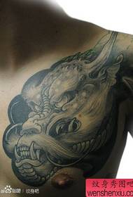 мъжки гърди готино класически черно-бял кран Tattoo модел
