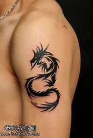 modello del tatuaggio del totem del drago di personalità del braccio