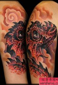 paže klasické populární evropské a americké drak tetování vzor