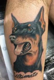 Portret de câine realist Doberman model de tatuaj alfabet englez