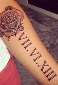 mawonekedwe osiyanasiyana osavuta komanso owoneka bwino a mtundu wa tattoo wachi Roma