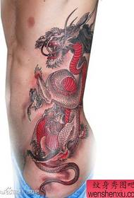 Manlig sid midja cool klassisk dragon tatuering mönster