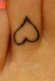 ayak basit aşk sembolü dövme resmi