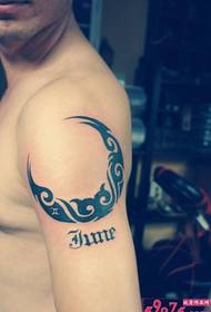 Pictiúr Tattoo Litir Ghealach Chruthaitheach