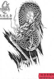 un manoscritto del tatuaggio del drago strappo classico prepotente