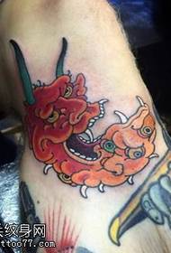 disegno del tatuaggio del drago gamba