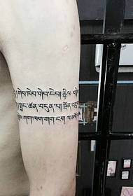 Qo'lda moda uchun shaxsiyat sanskrit zarb naqshlari