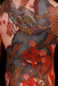 Tetovējumu pūķa rakstu dažādība tradicionālajos žilbinošajos krāsainajos un krāsainajos pūķa tetovējumu modeļos