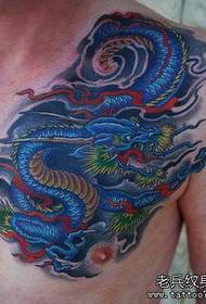 férfi mellkas jóképű népszerű sárkány tetoválás mintával