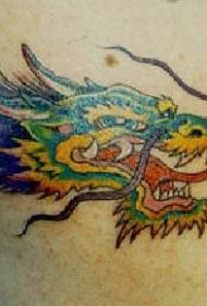 kolorowy wzór tatuażu chińskiego smoka