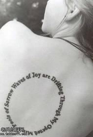 modello di tatuaggio lettera rotonda