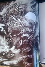 klassiska traditionella helrygg Dragon Tattoo Pattern