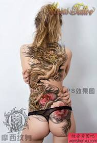 een ps-schoonheid tattoo met volledige rugtattoo