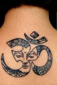 Krásne a krásne sanskritské tetovanie na chrbte