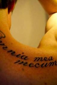 lalaki Taktak hideung hurup tato pola