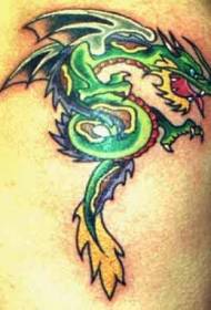 model de tatuaj tradițional colorat de dragon furios lacom