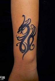 ọwọ dragoni totem Tattoo Àpẹẹrẹ